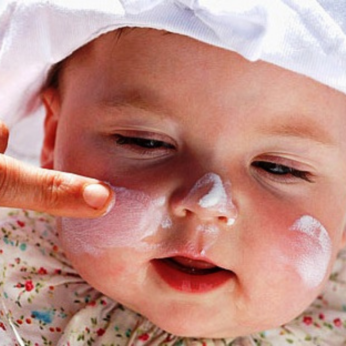 Tips Mengatasi Biang Keringat pada Bayi